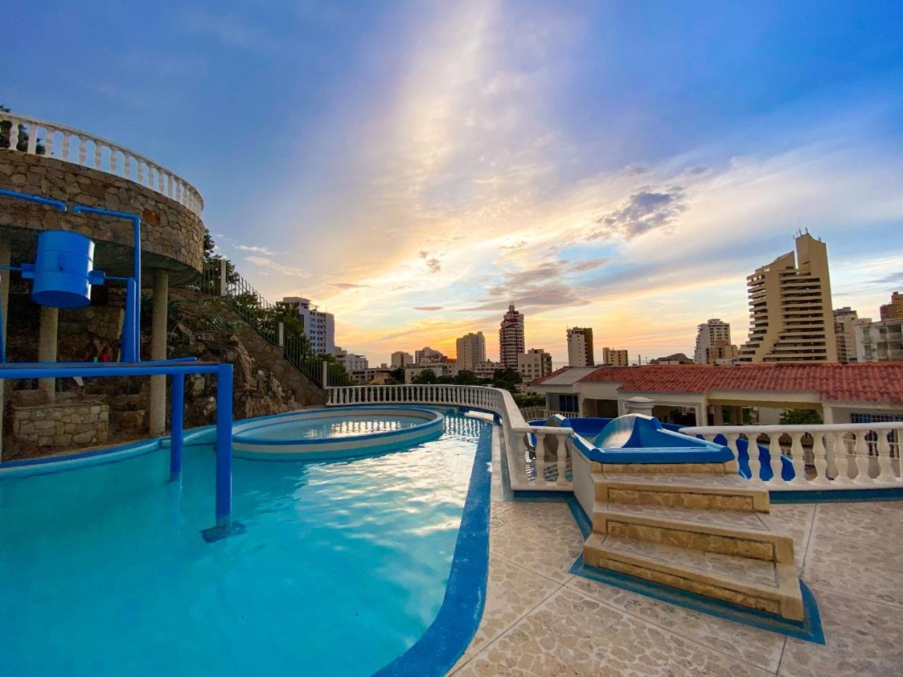 Casa 1, Conjunto Jardines De Roca, Rodadero * Santa Marta (Magdalena)